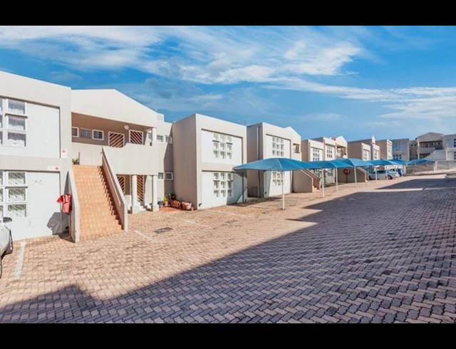 2 BEDROOM TOWNHOUSE FOR SALE IN OAKDENE